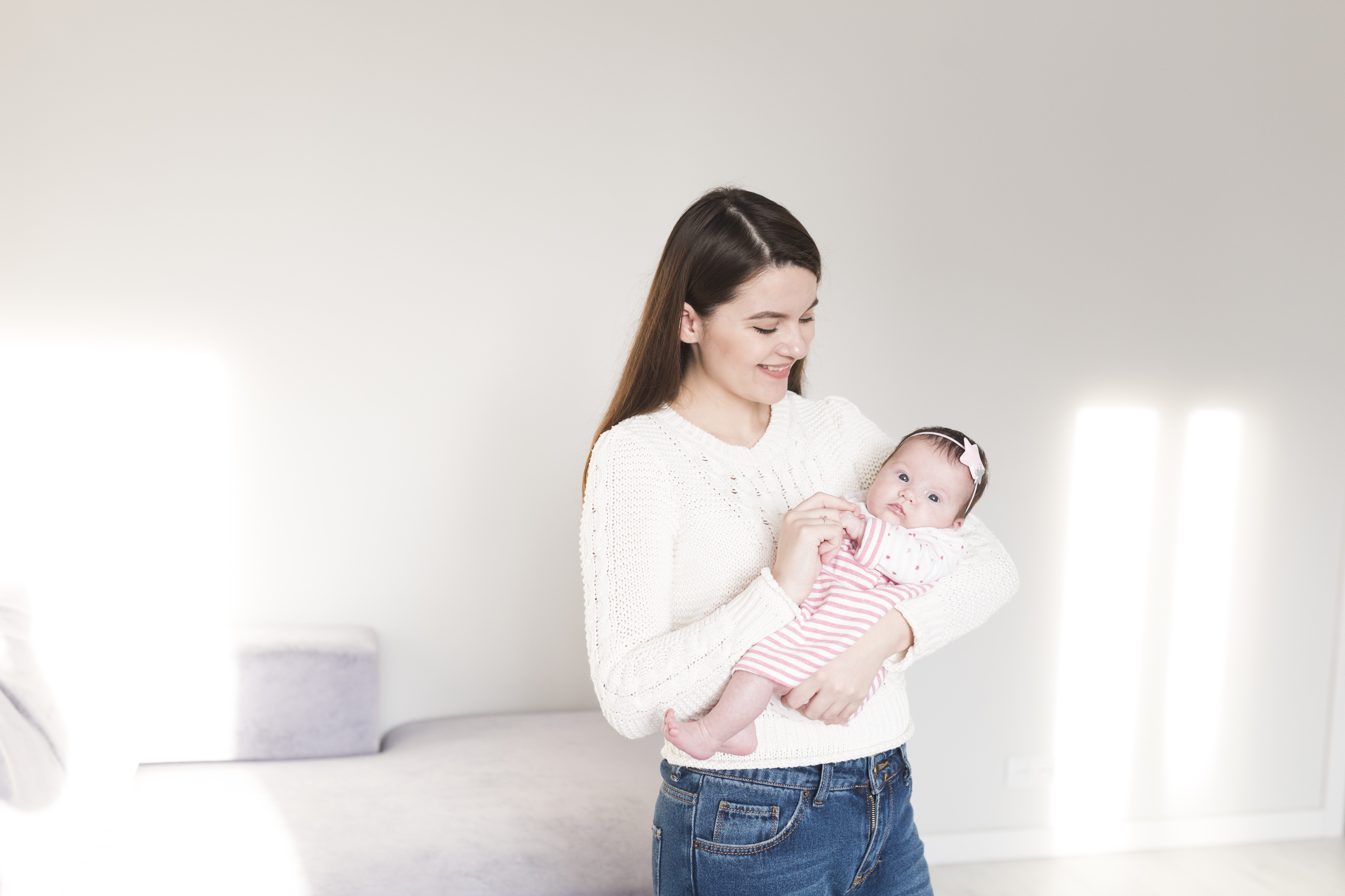 bayi keluar rumah, usia aman bayi jalan-jalan, bayi dan sistem imun, tips bawa bayi keluar, kesehatan bayi baru lahir, Bunda, si Kecil
